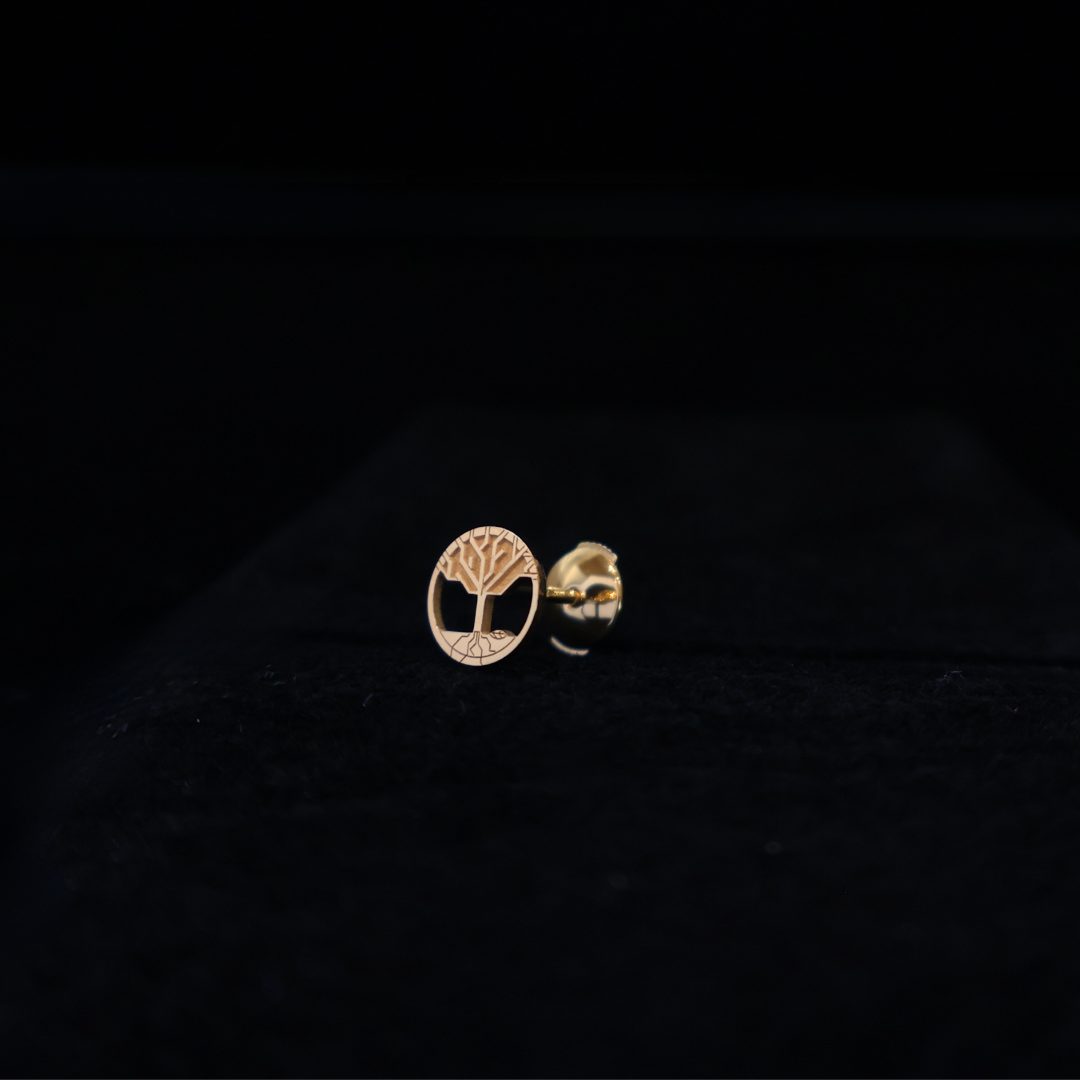 La Boucle d'oreille Arbre de vie repercée Boucle d'oreille en or 18 carats boucle d'oreille arbre de vie dépareillé en or jaune