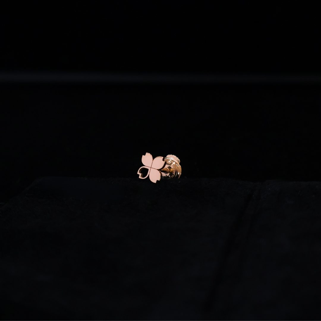 Boucle d'oreille trèfle en or 18 carats boucle d'oreille dépareillé en or rose